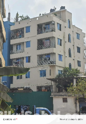 টঙ্গী স্টেশন রোডে ৬ তলা বাড়ি বিক্রি করা হবে।